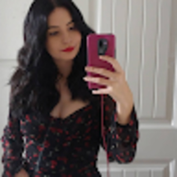 Meet your Posher, Sierra - Picture 1 of 1